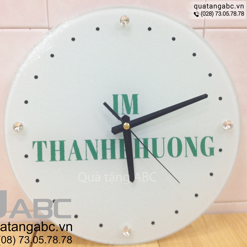 INLOGO làm đồng hồ treo tường cho khách hàng tên Thanh Phương