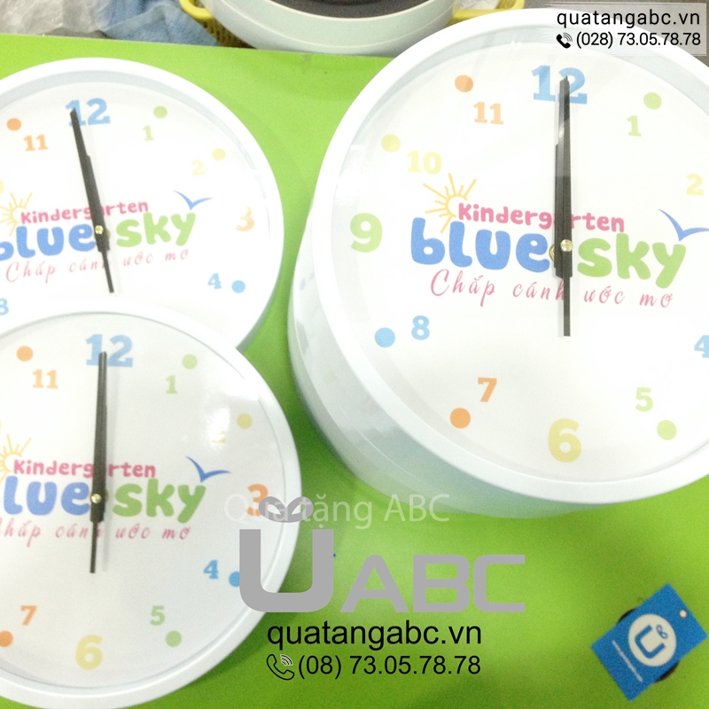Đồng hồ treo tường của công ty BlueSky
